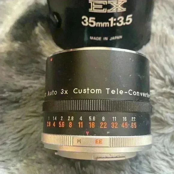 Canon  EX 35mm 1:3.5 Lens with case - Picture 6 of 16